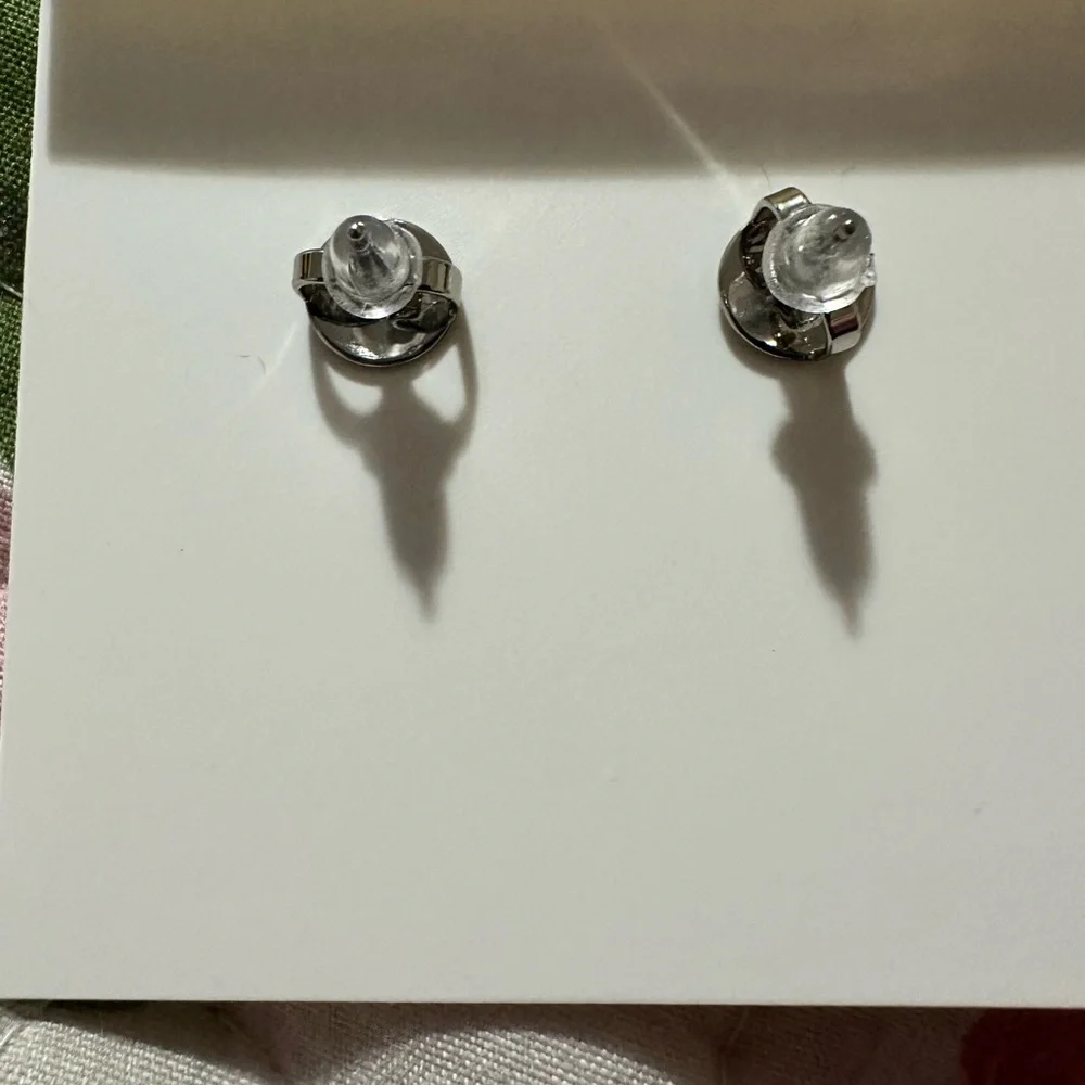 Tory Burch Clover Stud Earrings in Green and Silver - Picture 4 of 4